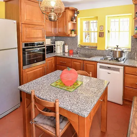 Casa vacanze Lovely In With Kitchen *